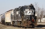 NS 5150 leads the A&Y job (train PP05) down the yard lead